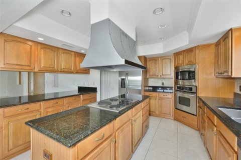 House in Apollo Beach, Florida 3 bedrooms, 357.67 sq.m. № 2209322 - photo 18