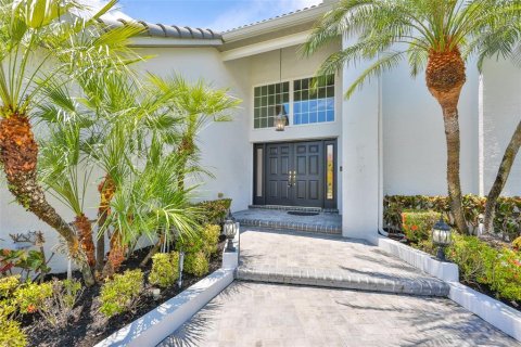 House in Apollo Beach, Florida 3 bedrooms, 357.67 sq.m. № 2209322 - photo 7