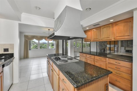 House in Apollo Beach, Florida 3 bedrooms, 357.67 sq.m. № 2209322 - photo 17