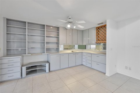 House in Apollo Beach, Florida 3 bedrooms, 357.67 sq.m. № 2209322 - photo 22