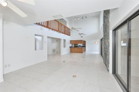 House in Apollo Beach, Florida 3 bedrooms, 357.67 sq.m. № 2209322 - photo 11