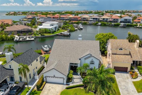 House in Apollo Beach, Florida 3 bedrooms, 357.67 sq.m. № 2209322 - photo 2