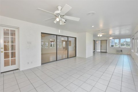 House in Apollo Beach, Florida 3 bedrooms, 357.67 sq.m. № 2209322 - photo 26