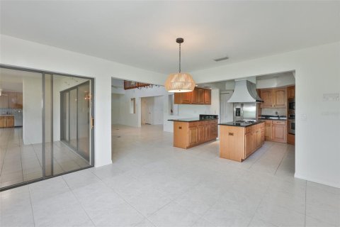 House in Apollo Beach, Florida 3 bedrooms, 357.67 sq.m. № 2209322 - photo 21