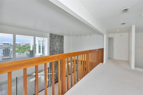 House in Apollo Beach, Florida 3 bedrooms, 357.67 sq.m. № 2209322 - photo 28