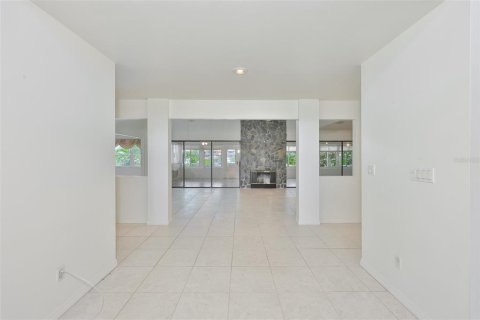 House in Apollo Beach, Florida 3 bedrooms, 357.67 sq.m. № 2209322 - photo 9