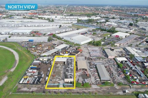 Propiedad comercial en venta en Medley, Florida № 1998516 - foto 6