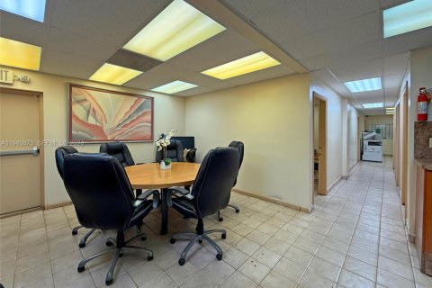Propiedad comercial en venta en Medley, Florida № 1998516 - foto 15