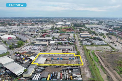 Propiedad comercial en venta en Medley, Florida № 1998516 - foto 5