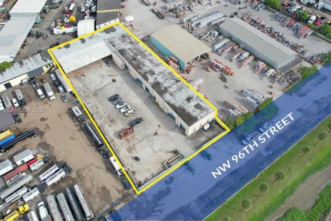 Propiedad comercial en venta en Medley, Florida № 1998516 - foto 4