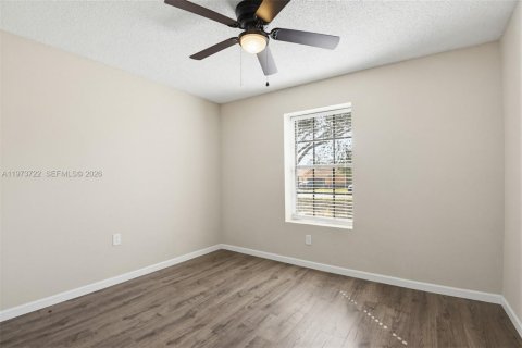 House in Deltona, Florida 3 bedrooms, 126.35 sq.m. № 2035971 - photo 28