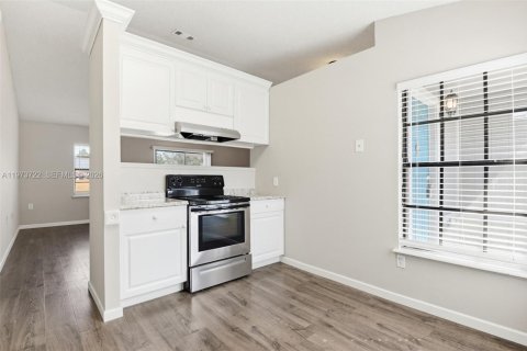 House in Deltona, Florida 3 bedrooms, 126.35 sq.m. № 2035971 - photo 16