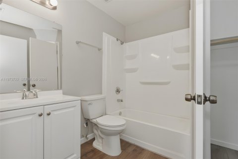 House in Deltona, Florida 3 bedrooms, 126.35 sq.m. № 2035971 - photo 22