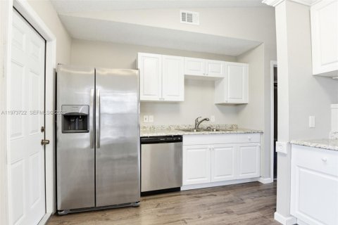 House in Deltona, Florida 3 bedrooms, 126.35 sq.m. № 2035971 - photo 18