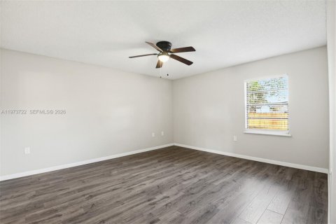 House in Deltona, Florida 3 bedrooms, 126.35 sq.m. № 2035971 - photo 19