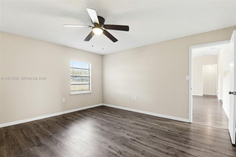 House in Deltona, Florida 3 bedrooms, 126.35 sq.m. № 2035971 - photo 21