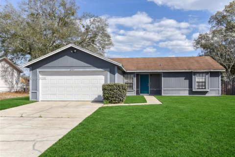 House in Deltona, Florida 3 bedrooms, 126.35 sq.m. № 2035971 - photo 6