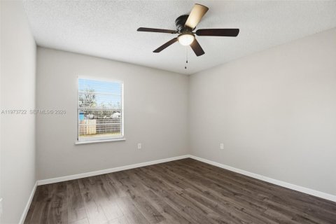 House in Deltona, Florida 3 bedrooms, 126.35 sq.m. № 2035971 - photo 24