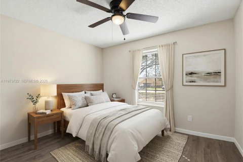 House in Deltona, Florida 3 bedrooms, 126.35 sq.m. № 2035971 - photo 5