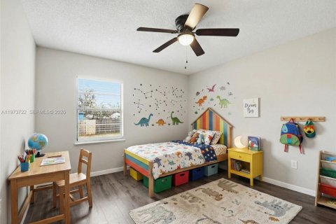 House in Deltona, Florida 3 bedrooms, 126.35 sq.m. № 2035971 - photo 4