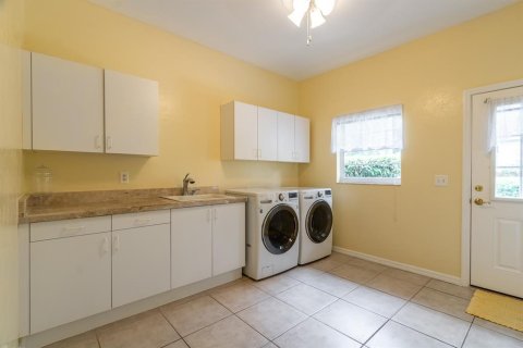 House in Gainesville, Florida 4 bedrooms, 356 sq.m. № 1609121 - photo 27