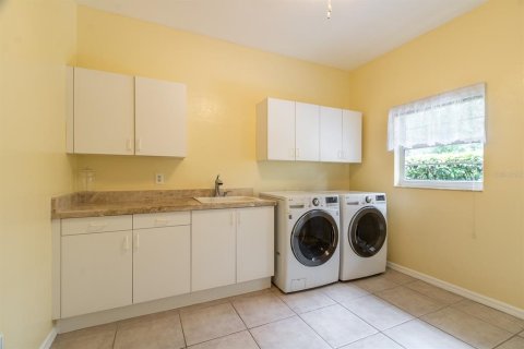 House in Gainesville, Florida 4 bedrooms, 356 sq.m. № 1609121 - photo 28