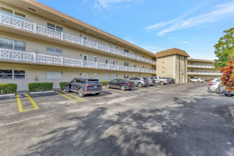 Condo in Lauderdale Lakes, Florida, 1 bedroom  № 1691793 - photo 20