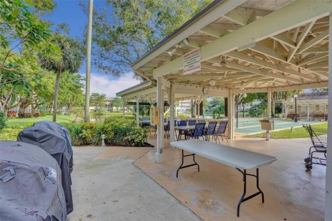 Condo in Lauderdale Lakes, Florida, 1 bedroom  № 1691793 - photo 25