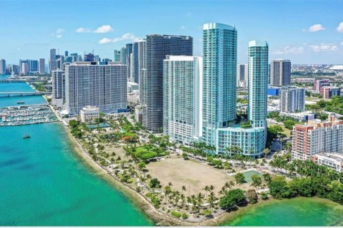 Condo in Miami, Florida, 1 bedroom  № 2005340 - photo 9