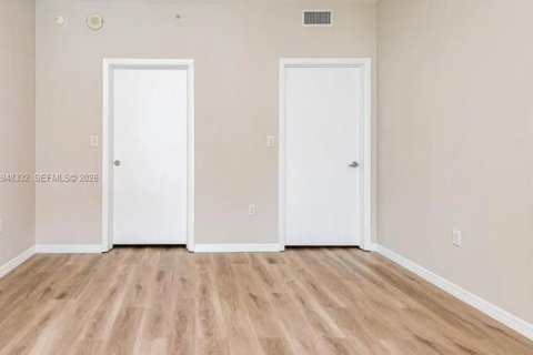 Condo in Miami, Florida, 1 bedroom  № 2005340 - photo 16