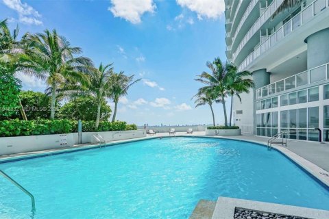 Condo in Miami, Florida, 1 bedroom  № 2005340 - photo 3