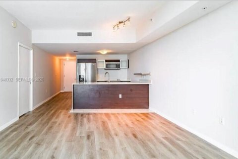 Condo in Miami, Florida, 1 bedroom  № 2005340 - photo 17