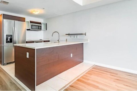 Condo in Miami, Florida, 1 bedroom  № 2005340 - photo 19