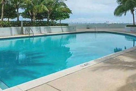 Condo in Miami, Florida, 1 bedroom  № 2005340 - photo 12