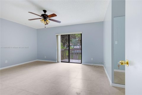 Touwnhouse à louer à Miami, Floride: 3 chambres, 147.16 m2 № 1951205 - photo 24
