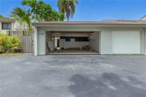 Touwnhouse à louer à Miami, Floride: 3 chambres, 147.16 m2 № 1951205 - photo 3