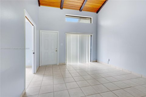 Touwnhouse à louer à Miami, Floride: 3 chambres, 147.16 m2 № 1951205 - photo 8