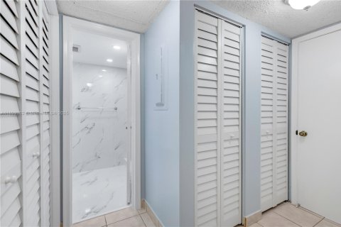 Touwnhouse à louer à Miami, Floride: 3 chambres, 147.16 m2 № 1951205 - photo 18