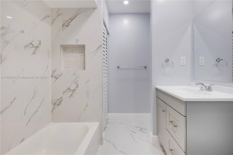 Touwnhouse à louer à Miami, Floride: 3 chambres, 147.16 m2 № 1951205 - photo 29