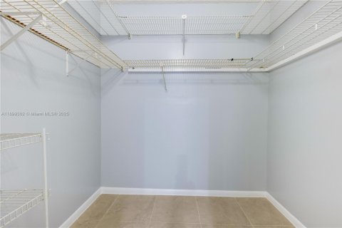 Touwnhouse à louer à Miami, Floride: 3 chambres, 147.16 m2 № 1951205 - photo 30