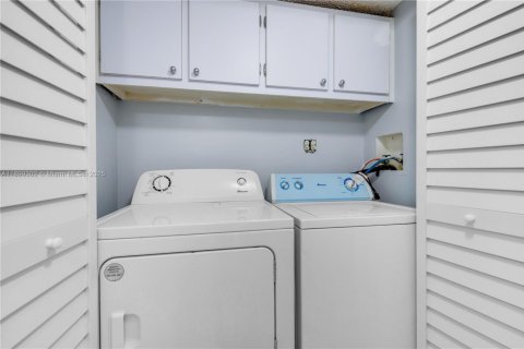 Touwnhouse à louer à Miami, Floride: 3 chambres, 147.16 m2 № 1951205 - photo 21