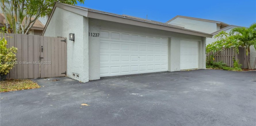 Touwnhouse à Miami, Floride 3 chambres, 147.16 m2 № 1951205