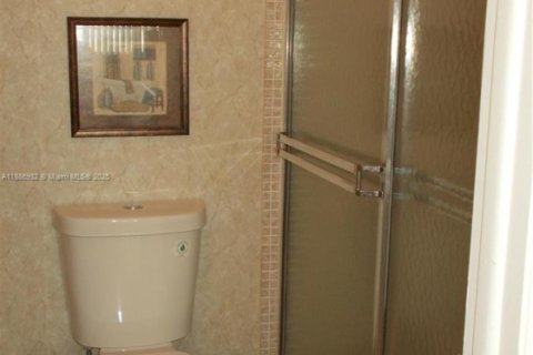 Copropriété à louer à Hallandale Beach, Floride: 2 chambres, 106.37 m2 № 2018636 - photo 18