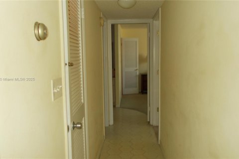 Copropriété à louer à Hallandale Beach, Floride: 2 chambres, 106.37 m2 № 2018636 - photo 14