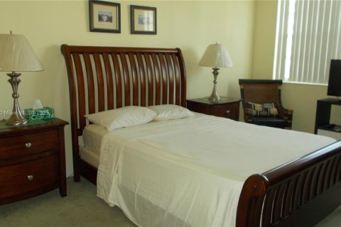 Copropriété à louer à Hallandale Beach, Floride: 2 chambres, 106.37 m2 № 2018636 - photo 15