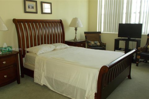 Copropriété à louer à Hallandale Beach, Floride: 2 chambres, 106.37 m2 № 2018636 - photo 17