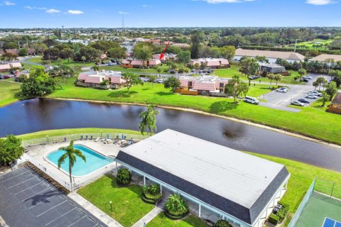 Townhouse in Boynton Beach, Florida 2 bedrooms, 136.75 sq.m. № 1051193 - photo 1