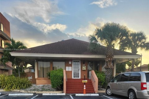 Copropriété à louer à Hialeah, Floride: 1 chambre, 75.25 m2 № 2041031 - photo 7