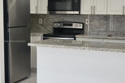 Condo à Hialeah, Floride, 1 chambre  № 2041031