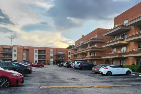 Copropriété à louer à Hialeah, Floride: 1 chambre, 75.25 m2 № 2041031 - photo 8